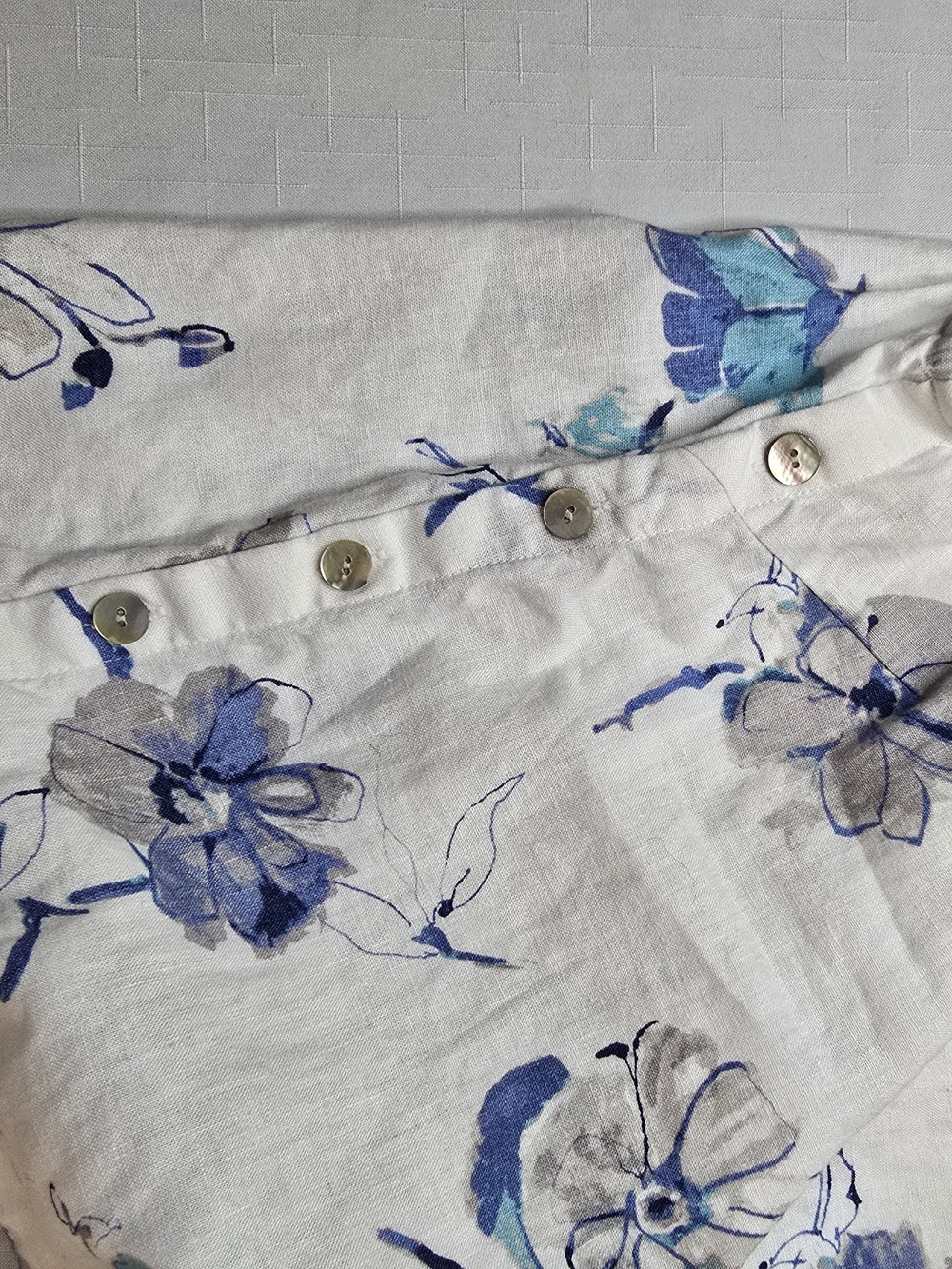 Sleeveless‎ White Floral Linen Blend Top - Blue Print Luxury Cottagecore - Picture 6 of 8